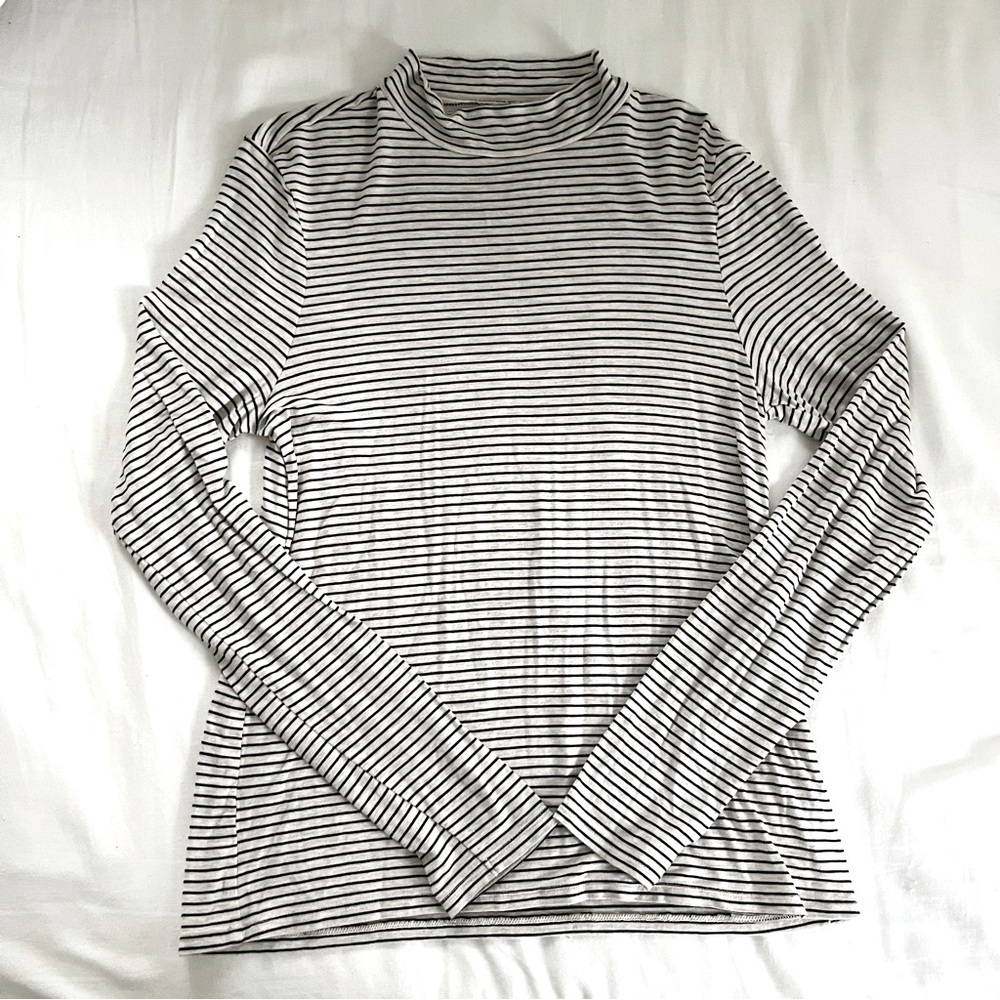 American Eagle Soft & Sexy Black and White Turtleneck / Mock Neck Top
